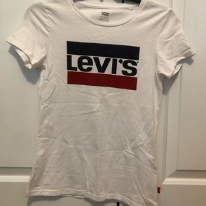 Levi’s short sleeve top